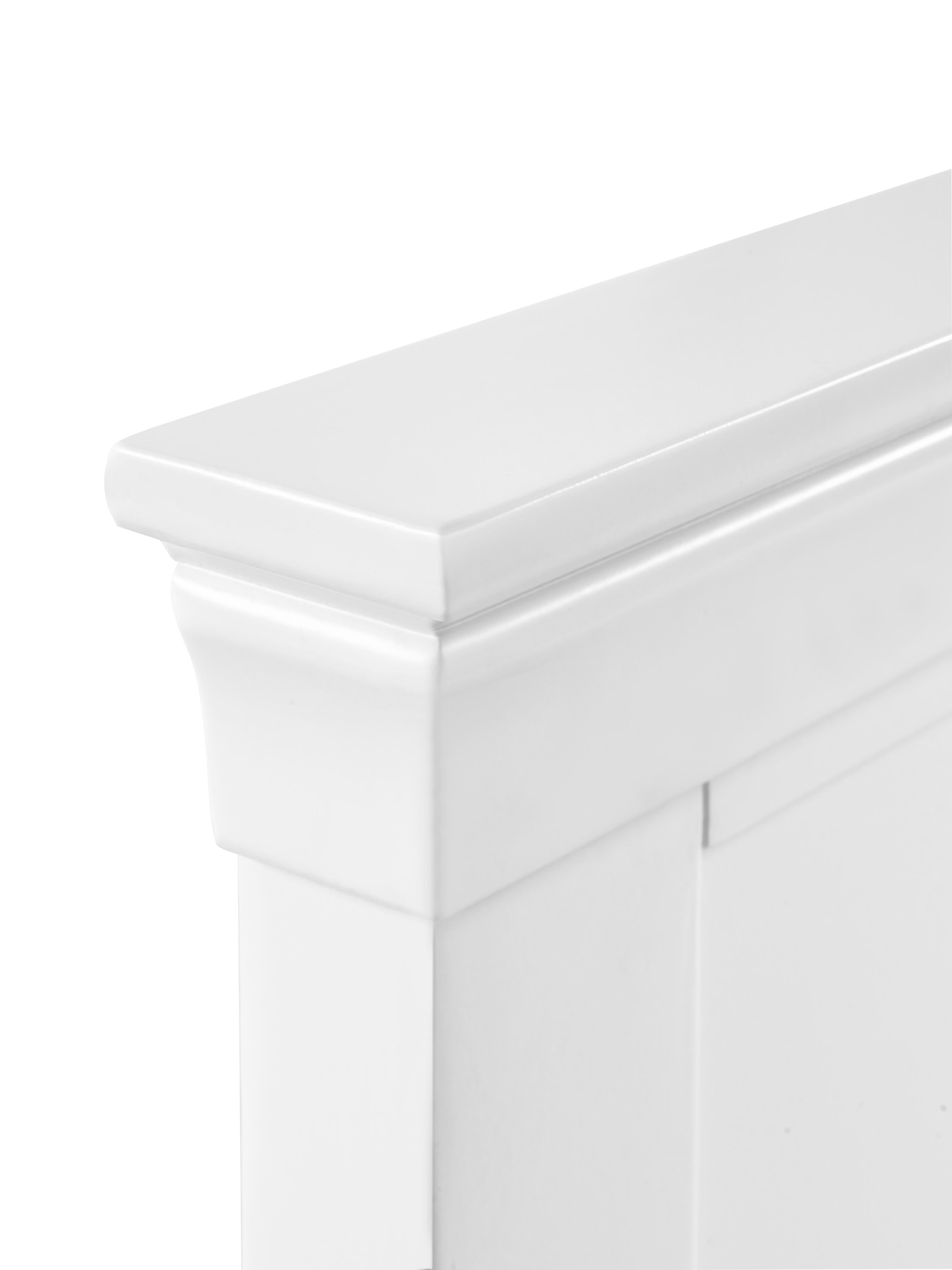Clermont bed: the tapered cornice on a surf white post, close up