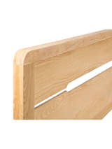 Curve bed: rounded corner and cut-out of the oak headboard, close up