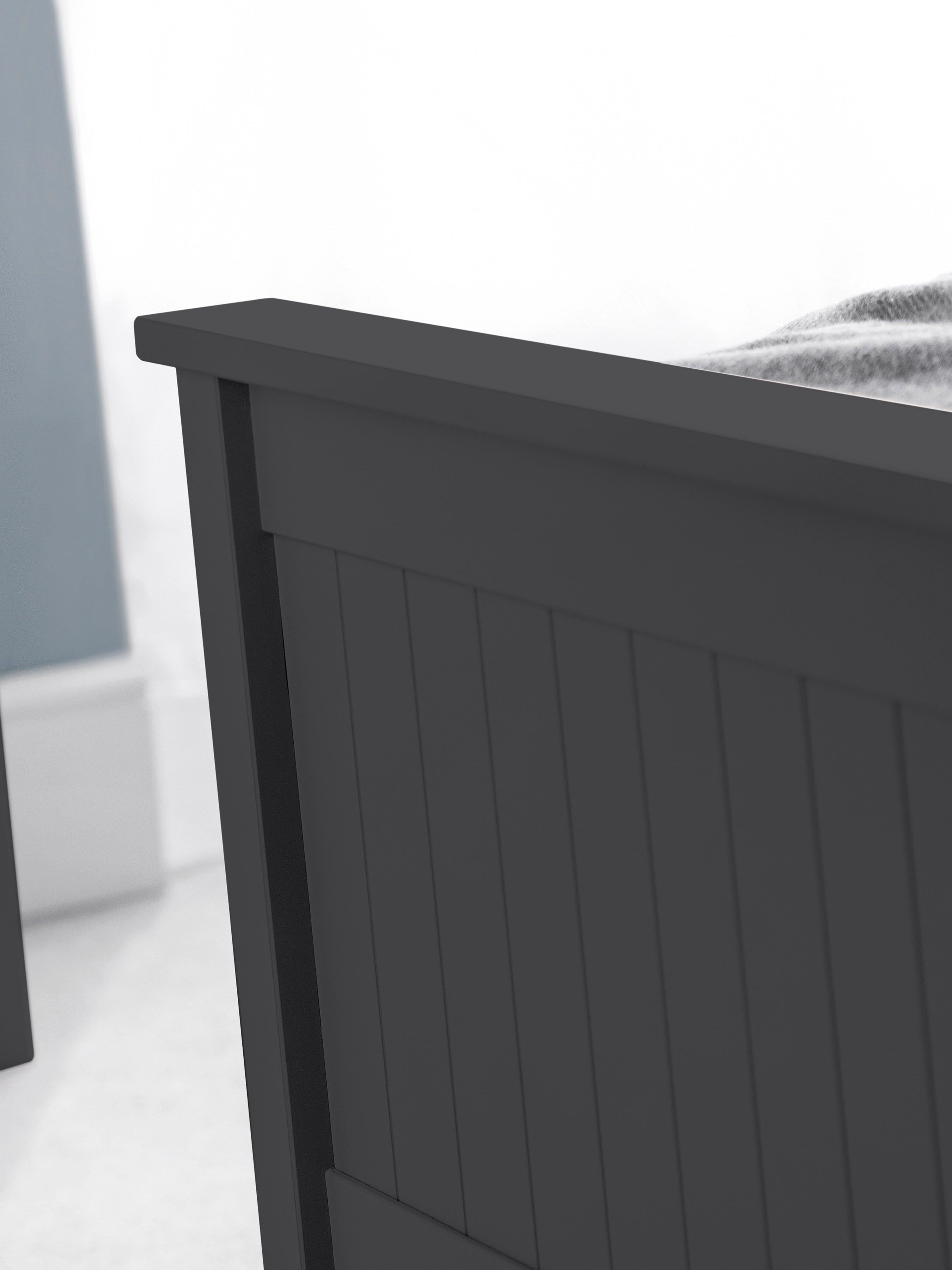Maine ottoman bed: the anthracite footboard with vertical detailing, close up