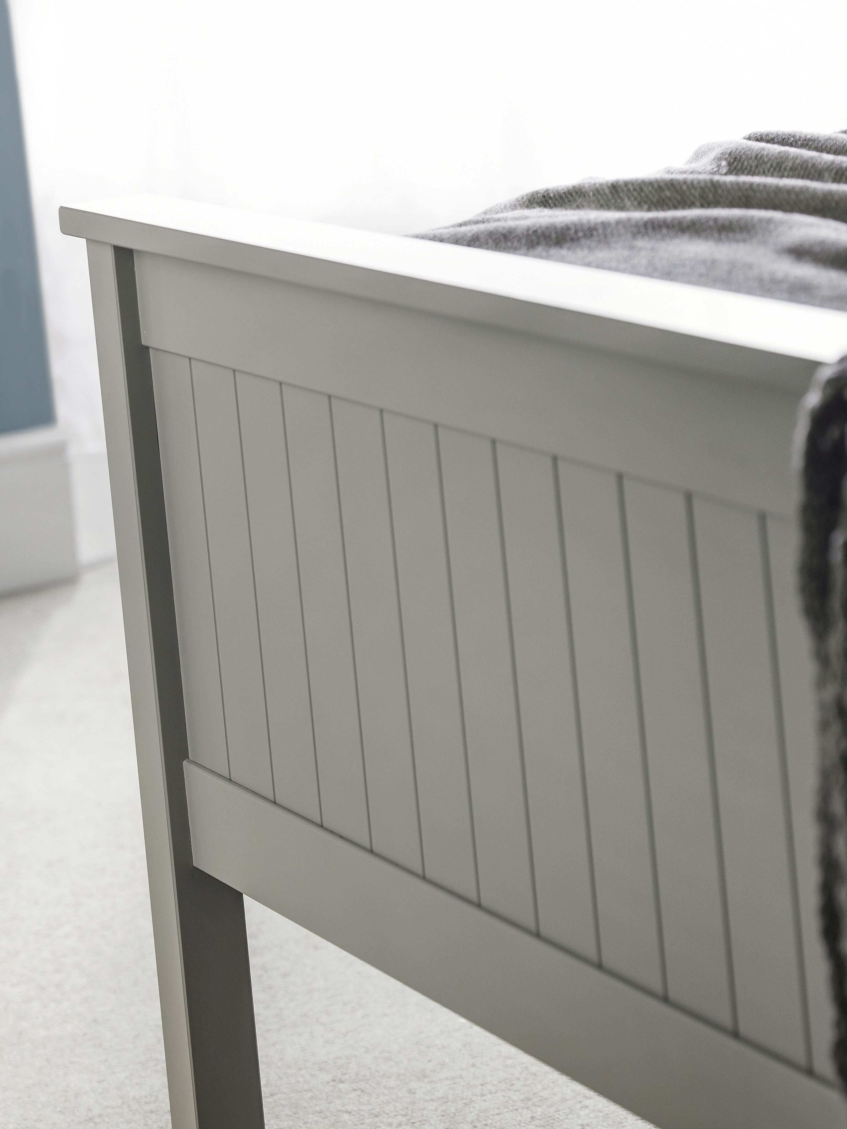 Maine bed: the dove grey footboard with vertical detailing, close up